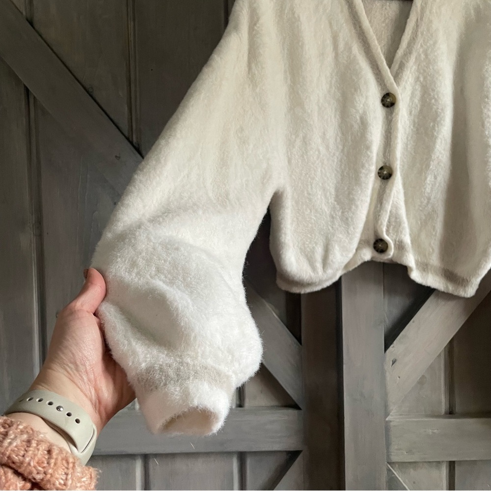 Ascot and Hart CANNES‎ Fuzzy Soft Ivory Cardigan Size M - Picture 3 of 6